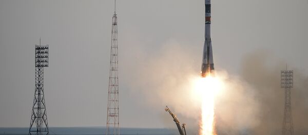 Пуск ракеты-носителя Союз-ФГ с транспортным пилотируемым кораблем Союз МС с космодрома Байконур - Sputnik Азербайджан