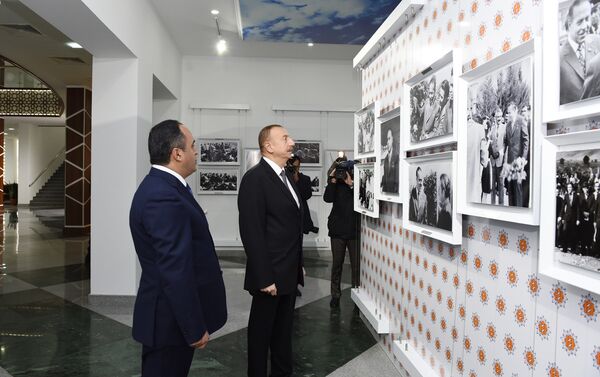 Президент также побывал в центре Гейдара Алиева - Sputnik Азербайджан