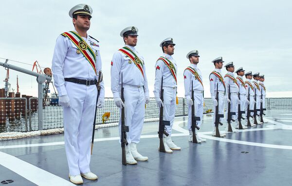 Иранские корабли Дамаванд и Джошан в бакинском порту - Sputnik Азербайджан