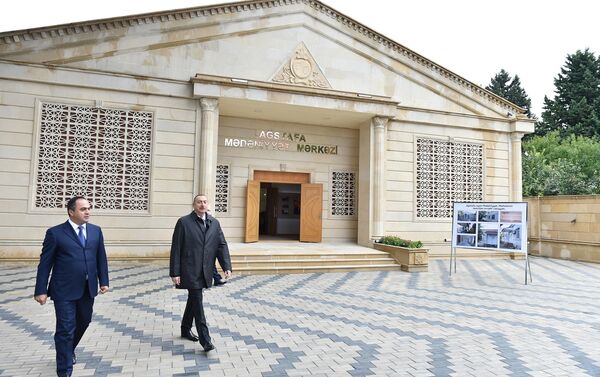 Ильхам Алиев ознакомился с условиями, созданными в Агстафинском районном центре культуры после капитального ремонта и реконструкции - Sputnik Азербайджан