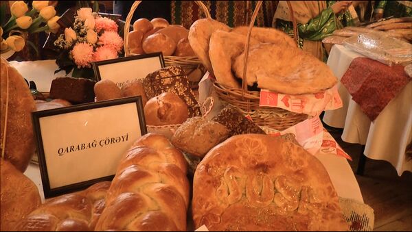 Более пятисот сортов хлеба показали пекари в Баку - Sputnik Азербайджан