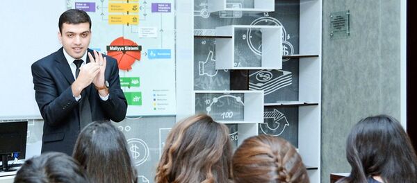 Преподаватель Азербайджанского государственного экономического университета (UNEC) Рамиль Джаббаров Преподаватель Азербайджанского государственного экономического университета (UNEC) Рамиль Джаббаров - Sputnik Азербайджан
