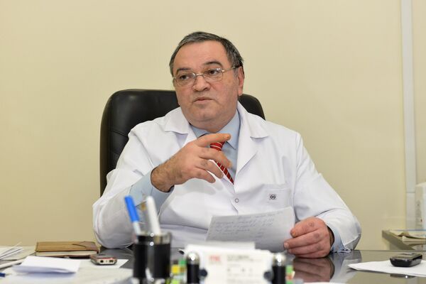Azərbaycan Milli Onkologiya Mərkəzinin baş həkimi Azad Kərimli Azərbaycan Milli Onkologiya Mərkəzinin baş həkimi Azad Kərimli - Sputnik Azərbaycan