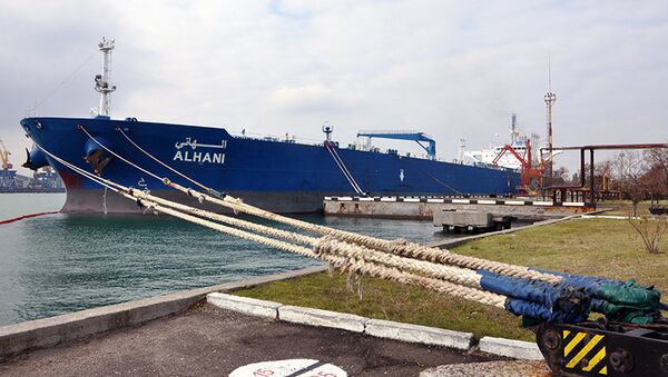 Азербайджанский танкер в порту Одессы - Sputnik Азербайджан