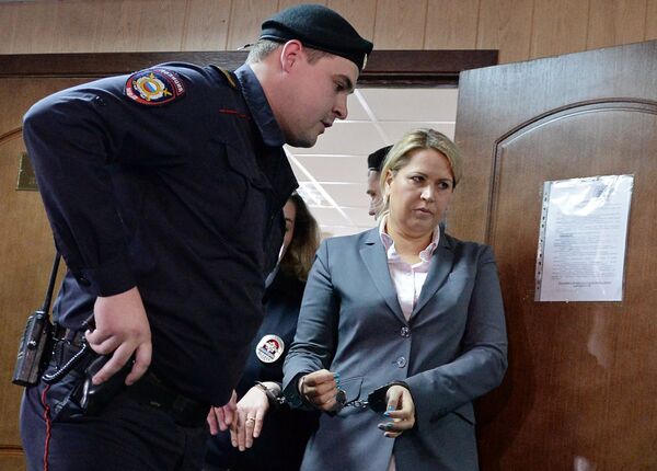 Rusiya Federasiyası Müdafiə Nazirliyinin keçmiş departament rəisi Yevgeniya Vasilyeva Moskvanın Presnensk məhkəməsində Rusiya Federasiyası Müdafiə Nazirliyinin keçmiş departament rəisi Yevgeniya Vasilyeva Moskvanın Presnensk məhkəməsində - Sputnik Azərbaycan