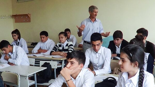 Старшеклассники средней школы - Sputnik Азербайджан