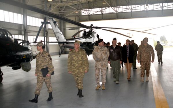 Военные атташе и представители аппаратов военных атташе, аккредитованные в Азербайджане, в воинской части ВВС - Sputnik Азербайджан