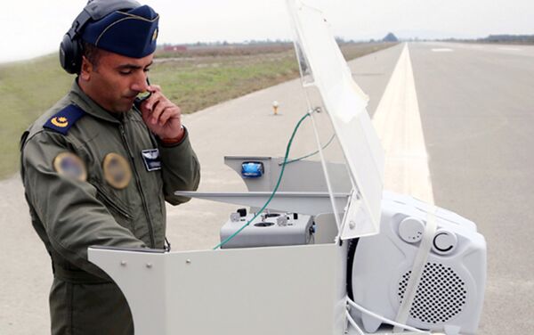 Müdafiə naziri general-polkovnik Zakir Həsənov hərbi aviasiya bazalarından birində olub - Sputnik Azərbaycan