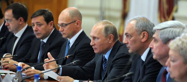 Президент РФ Владимир Путин проводит в Астрахани заседание Совета по межнациональным отношениям, 31 октября 2016 Президент РФ Владимир Путин проводит в Астрахани заседание Совета по межнациональным отношениям, 31 октября 2016 - Sputnik Азербайджан