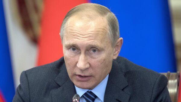 Президент РФ Владимир Путин проводит заседание Совета по межнациональным отношениям в Астрахани - Sputnik Азербайджан