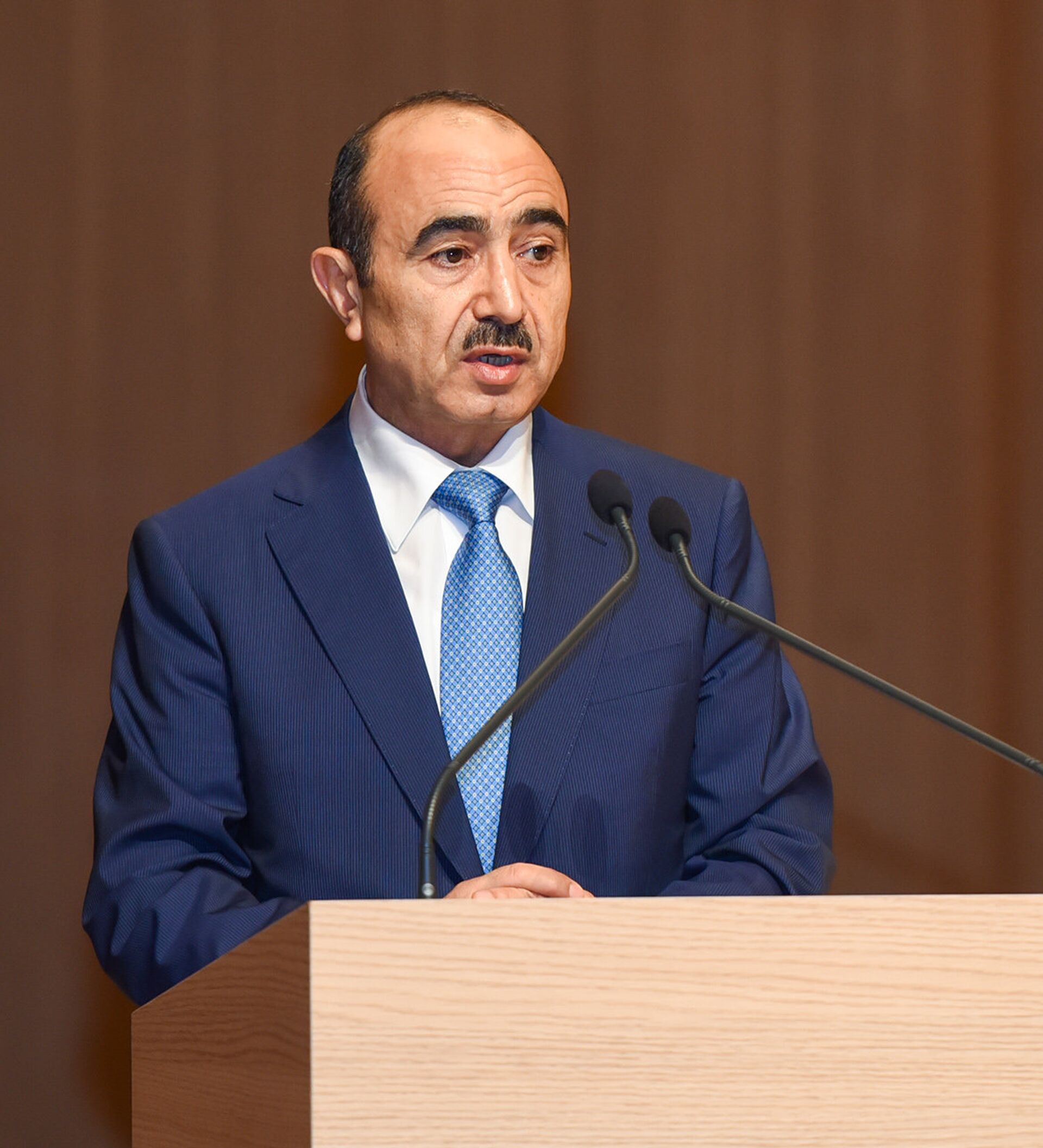 Алей гасанов. Керем Гасанов Азербайджан помощник президента.