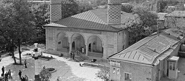 Мечеть в городе Шуша – памятник архитектуры XVIII века, апрель 1988 года Мечеть в городе Шуша – памятник архитектуры XVIII века, апрель 1988 года - Sputnik Азербайджан