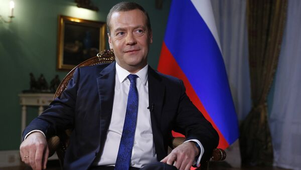 Интервью премьер-министра РФ Д. Медведева ведущей программы Новости Второго телеканала Израиля - Sputnik Азербайджан
