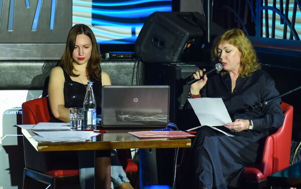 Тованчева представила бакинскому зрителю свою прозу - Sputnik Азербайджан