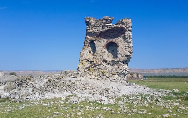 Более всего удручает состояние оборонительной башни XVII века - Sputnik Азербайджан