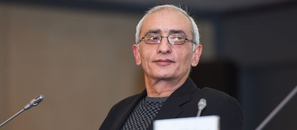 Армянский общественный деятель Ваге Аветян в Баку, 8 ноября 2016 года Армянский общественный деятель Ваге Аветян в Баку, 8 ноября 2016 года - Sputnik Азербайджан
