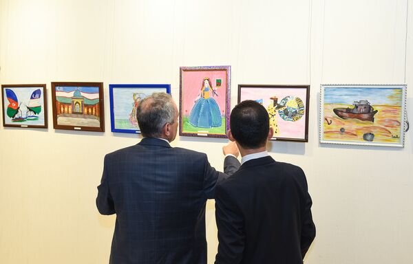 Выставка Узбекистан глазами азербайджанских детей - Sputnik Азербайджан