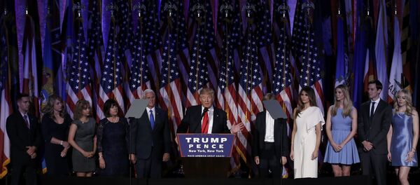 Дональд Трамп выступает перед сторонниками в Нью-Йорке, 9 ноября 2016 года Дональд Трамп выступает перед сторонниками в Нью-Йорке, 9 ноября 2016 года - Sputnik Азербайджан