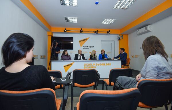 На мероприятии в Мультимедийном пресс-центре Sputnik Азербайджан было обсуждено будущее азербайджанского телевидения - Sputnik Азербайджан