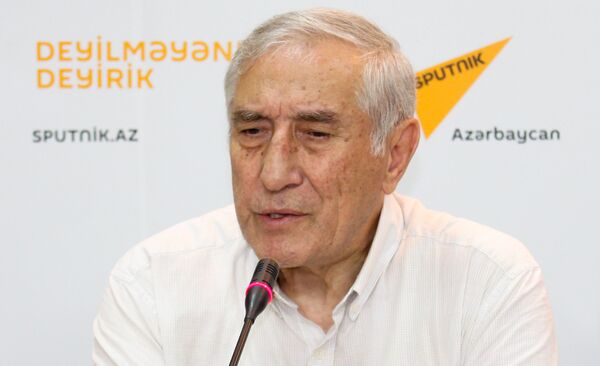 Максим Мусаев: в годы СССР не было таких понятий, как высшие, средние и низшие слои населения. Да и быть не могло. Максим Мусаев: в годы СССР не было таких понятий, как высшие, средние и низшие слои населения. Да и быть не могло. - Sputnik Азербайджан