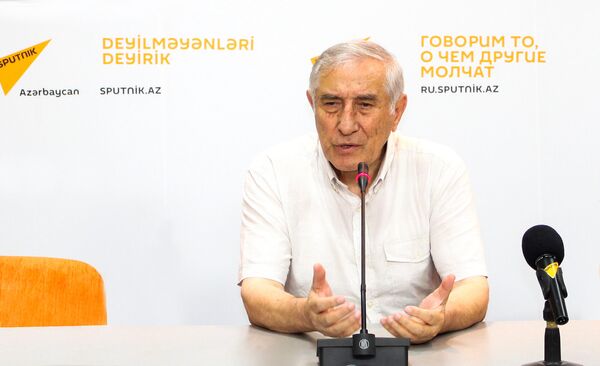 Piter azərbaycanlıları qəzetinin təsisçisi və baş redaktoru Maksim Musayev Piter azərbaycanlıları qəzetinin təsisçisi və baş redaktoru Maksim Musayev - Sputnik Azərbaycan