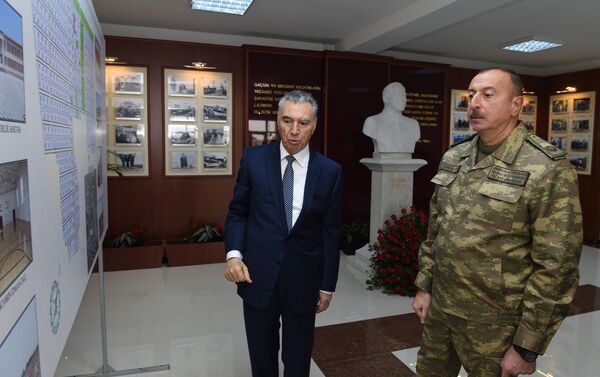 Президент Ильхам Алиев ознакомился с новым поселком для вынужденных переселенцев в Физули - Sputnik Азербайджан