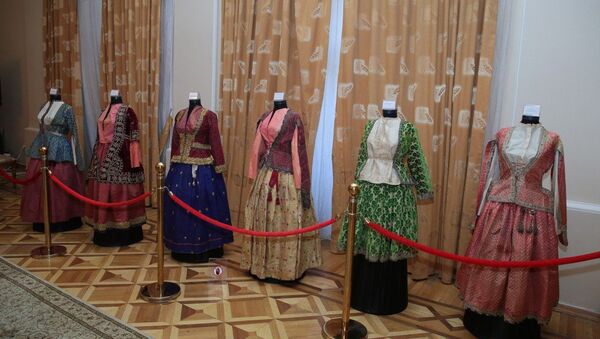 Выставка Украшения женской одежды - Sputnik Азербайджан