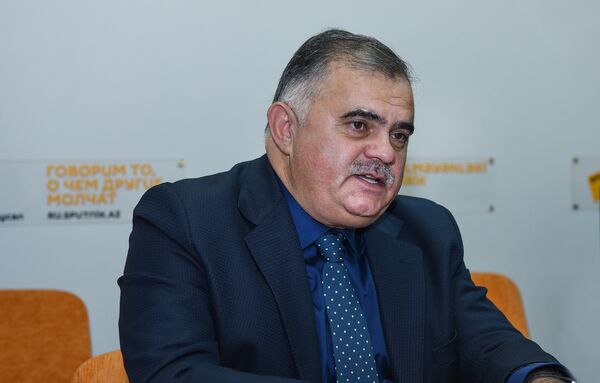 Политолог Арзу Нагиев в Мультимедийном пресс-центре Sputnik Азербайджан - Sputnik Азербайджан
