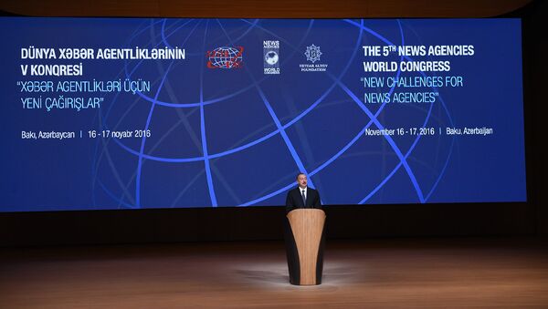 Президент Азербайджана Ильхам Алиев выступает на V Всемирном конгрессе новостных агентств - Sputnik Азербайджан