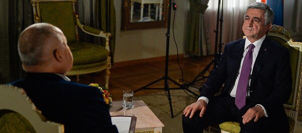 Президент Армении Серж Саргсян дал интервью генеральному директору МИА Россия сегодня Дмитрию Киселеву для Sputnik Армения Президент Армении Серж Саргсян дал интервью генеральному директору МИА Россия сегодня Дмитрию Киселеву для Sputnik Армения - Sputnik Азербайджан