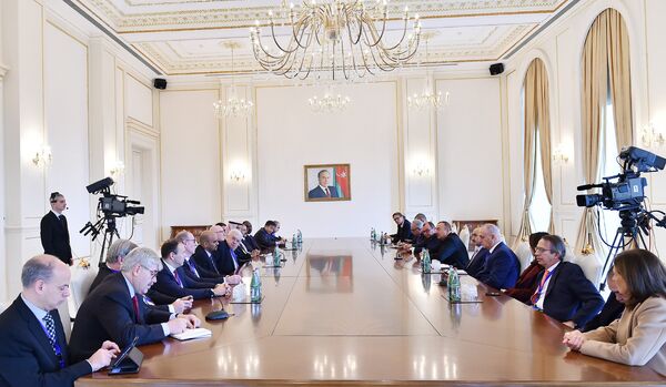 Президент Азербайджана Ильхам Алиев принял группу участников V Всемирного конгресса новостных агентств Президент Азербайджана Ильхам Алиев принял группу участников V Всемирного конгресса новостных агентств - Sputnik Азербайджан
