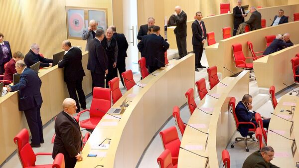 Депутаты в зале заседаний парламента Грузии, архивное фото - Sputnik Азербайджан
