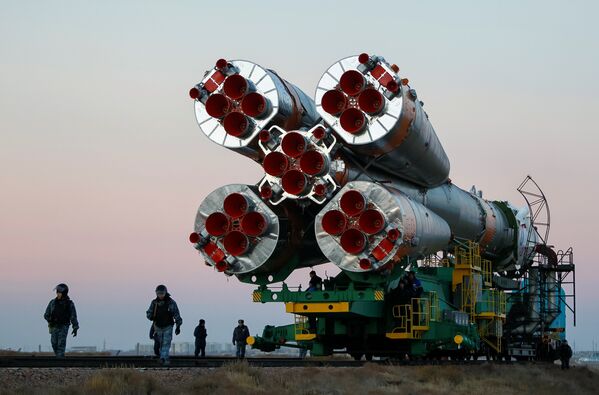 Запуск космического корабля Союз МС-03 - Sputnik Азербайджан
