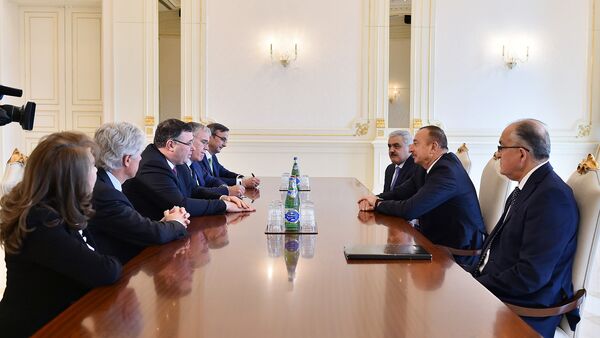Ильхам Алиев принял генерального исполнительного директора компании TOTAL - Sputnik Азербайджан