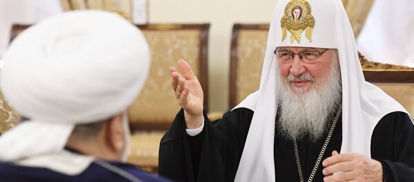 Патриарх Московский и всея Руси Кирилл во время встречи с председателем Управления мусульман Кавказа шейх-уль-исламом Аллахшукюром Паша-заде в Москве Патриарх Московский и всея Руси Кирилл во время встречи с председателем Управления мусульман Кавказа шейх-уль-исламом Аллахшукюром Паша-заде в Москве - Sputnik Азербайджан