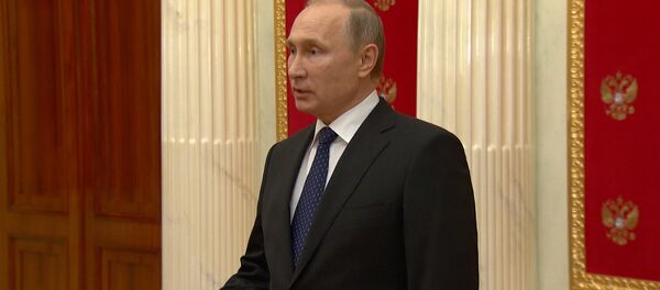 Путин назвал резолюцию о противодействии российским СМИ деградацией демократии Путин назвал резолюцию о противодействии российским СМИ деградацией демократии - Sputnik Азербайджан