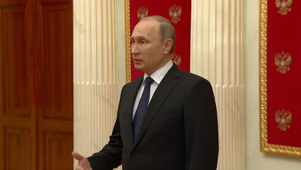 Путин назвал резолюцию о противодействии российским СМИ деградацией демократии - Sputnik Азербайджан