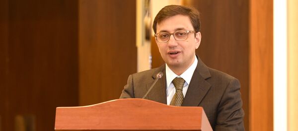 Председатель Совета директоров Палаты надзора над финансовыми рынками Руфат Асланлы Председатель Совета директоров Палаты надзора над финансовыми рынками Руфат Асланлы - Sputnik Азербайджан