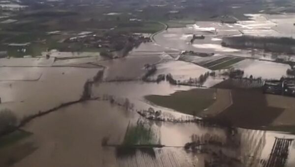 Последствия наводнения на северо-западе Италии. Съемка с вертолета - Sputnik Азербайджан