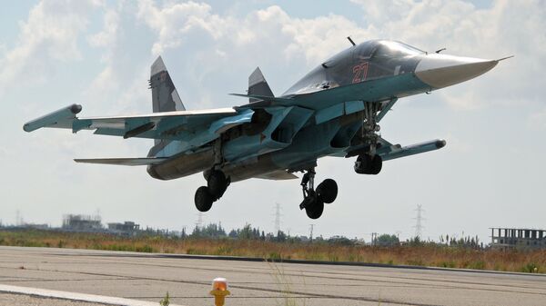 Российский истребитель-бомбардировщик Су-34 в Сирии, фото из архива - Sputnik Азербайджан