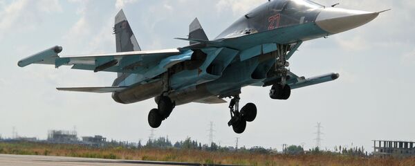 Российский истребитель-бомбардировщик Су-34 в Сирии, фото из архива Российский истребитель-бомбардировщик Су-34 в Сирии, фото из архива - Sputnik Азербайджан