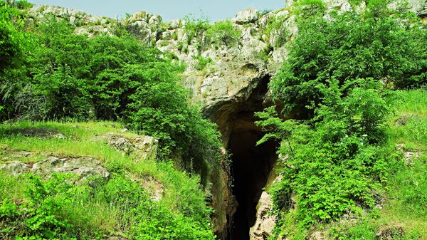 Азыхская пещера на территории оккупированного Арменией Ходжавендского района Азербайджана, фото из архива - Sputnik Азербайджан