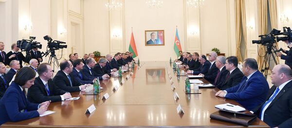 Состоялась встреча Ильхама Алиева и Президента Республики Беларусь Александра Лукашенко в расширенном составе Состоялась встреча Ильхама Алиева и Президента Республики Беларусь Александра Лукашенко в расширенном составе - Sputnik Азербайджан
