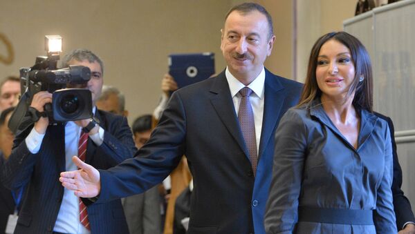 Президент Республики Азербайджан Ильхам Алиев с супругой Мехрибан Алиевой - Sputnik Азербайджан