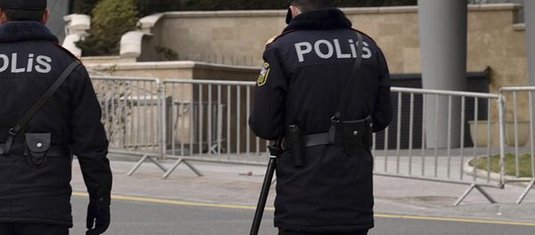Полицейские в Баку, фото из архива Полицейские в Баку, фото из архива - Sputnik Азербайджан