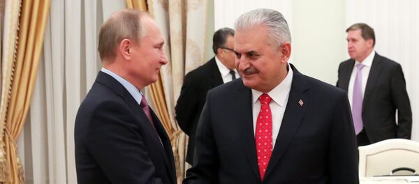 Президент РФ Владимир Путин и премьер-министр Турции Бинали Йылдырым во время встречи в Кремле, 6 декабря 2016 года Президент РФ Владимир Путин и премьер-министр Турции Бинали Йылдырым во время встречи в Кремле, 6 декабря 2016 года - Sputnik Азербайджан