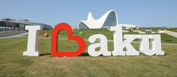 Арт-композиция I Love Baku у культурного центра Гейдара Алиева, фото из архива Арт-композиция I Love Baku у культурного центра Гейдара Алиева, фото из архива - Sputnik Азербайджан