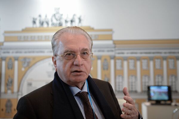 Директор Государственного Эрмитажа Михаил Пиотровский Директор Государственного Эрмитажа Михаил Пиотровский - Sputnik Азербайджан