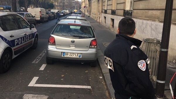 Sputnik-in Paris ofisinin qarşısında polis zabiti - Sputnik Azərbaycan