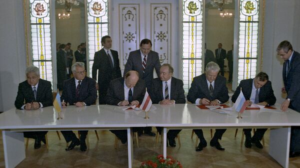Подписание Соглашения о ликвидации СССР и создании Содружества Независимых Государств - Sputnik Азербайджан